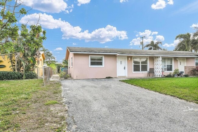 Building Photo - 184 SE 27th Way