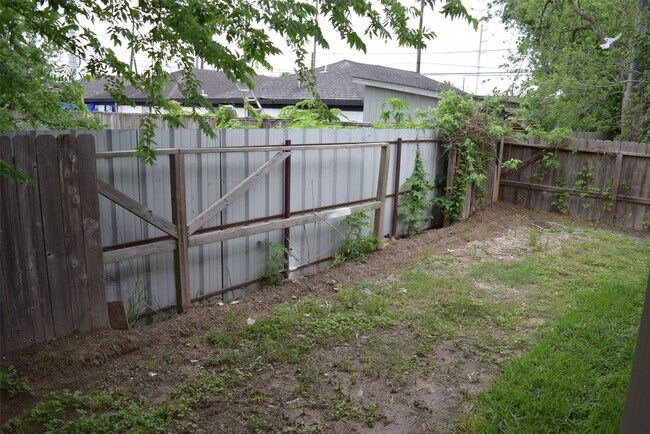 Building Photo - 331 Tite St