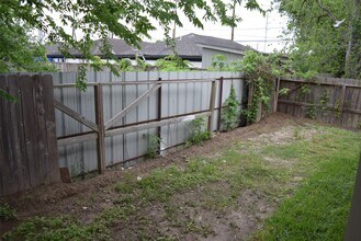Building Photo - 331 Tite St