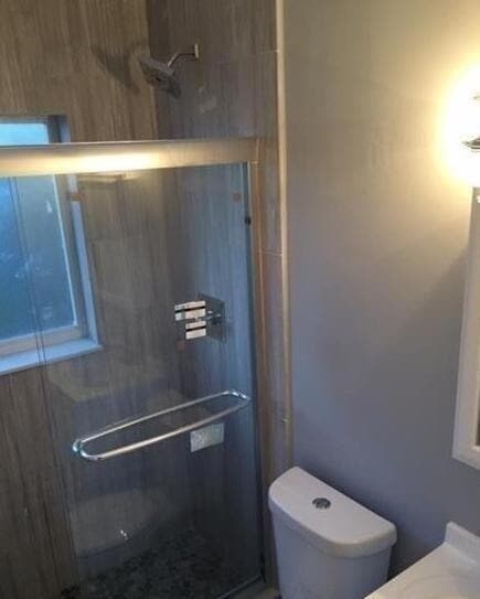 Building Photo - 704 NE 23rd Ave