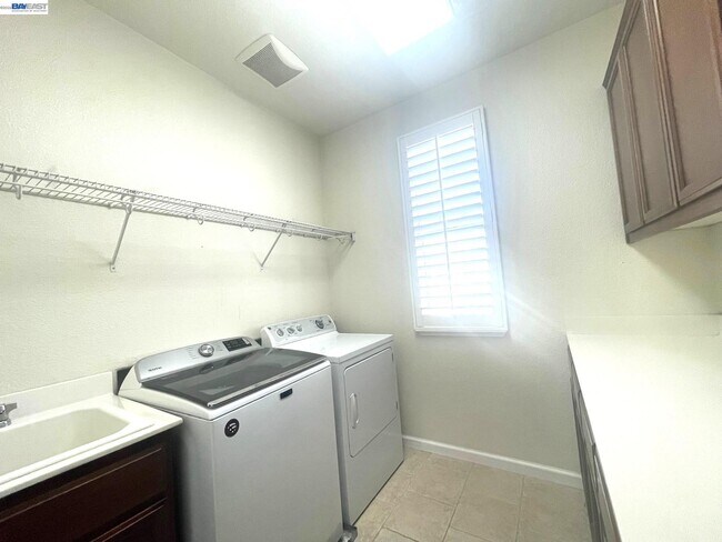 Building Photo - 1669 Marina Way