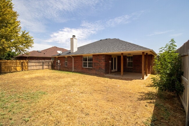 Building Photo - House Located Near Shadow Hills Golf Course