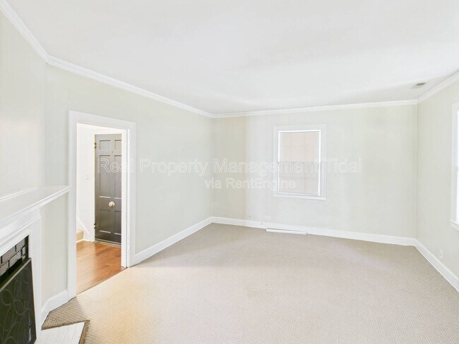 Building Photo - 217 Palen Ave