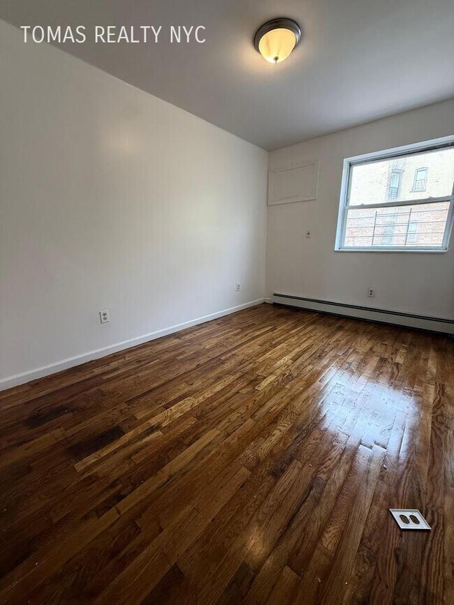 Building Photo - 793 Jennings St