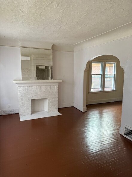Building Photo - 3239 Tyler St