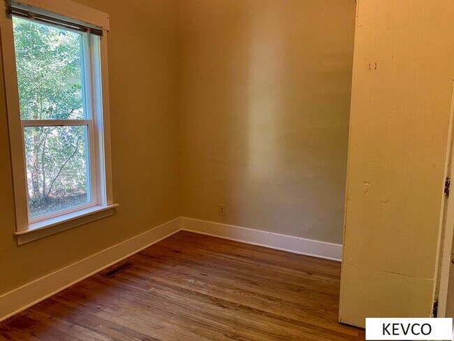 Building Photo - 411 Garfield St