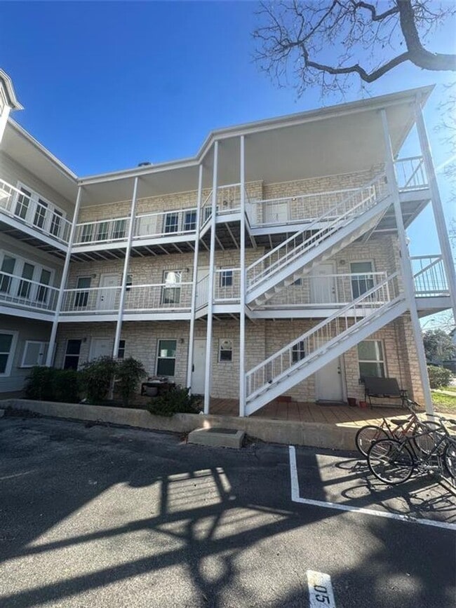 Building Photo - 3400 Speedway
