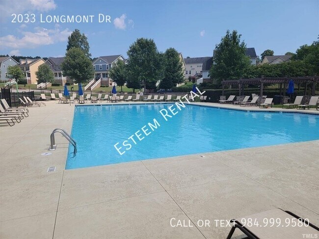 Building Photo - 2033 Longmont Dr