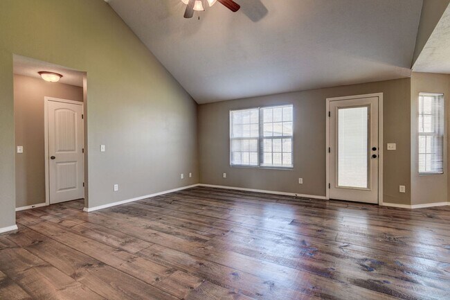 Building Photo - 3 Bedroom Home in South Springfield
