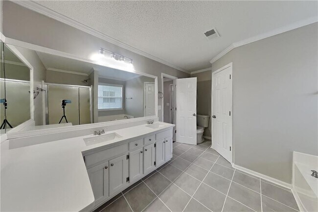 Building Photo - 1603 Fort Perry Way