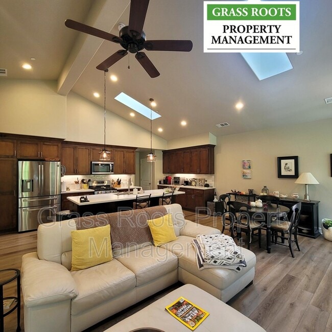 Building Photo - 15250 Sky Pines Rd