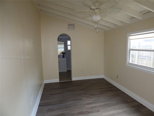 Building Photo - 2148 NE 182nd St