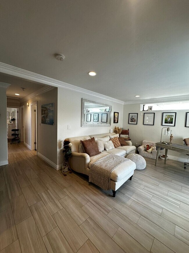 Building Photo - Gorgeous 3-Bedroom 2 bath Home with Pool A...