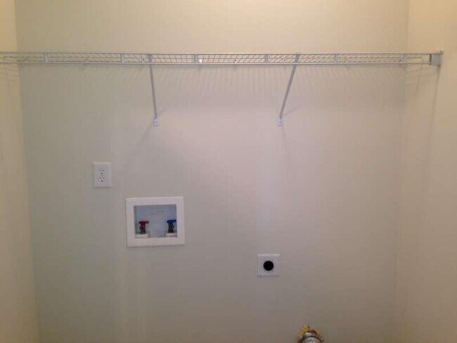 Building Photo - 331 Village Dr