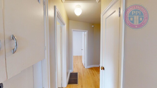 Building Photo - Gardener's Delight in Roseway Neighborhood! Charming NE Home Awaits" PET Friendly! NO SECURITY DE...