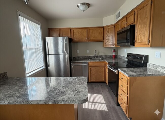 Building Photo - Furnished 1-Bedroom Condo in Fairfax Villa...