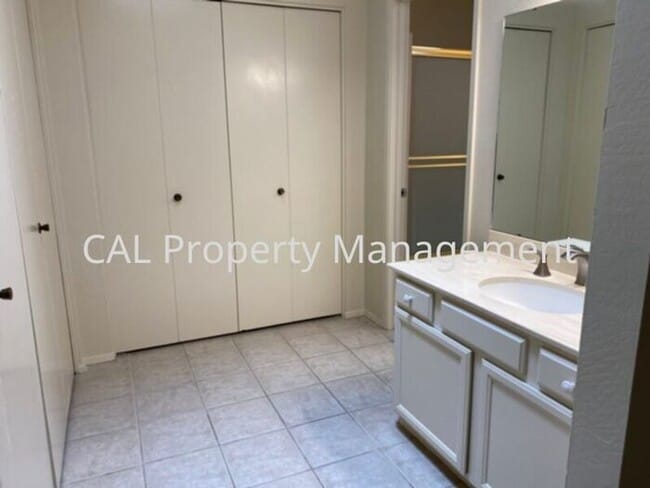 Building Photo - 2 Bed/ 2 Bath Condominium Coming Soon!