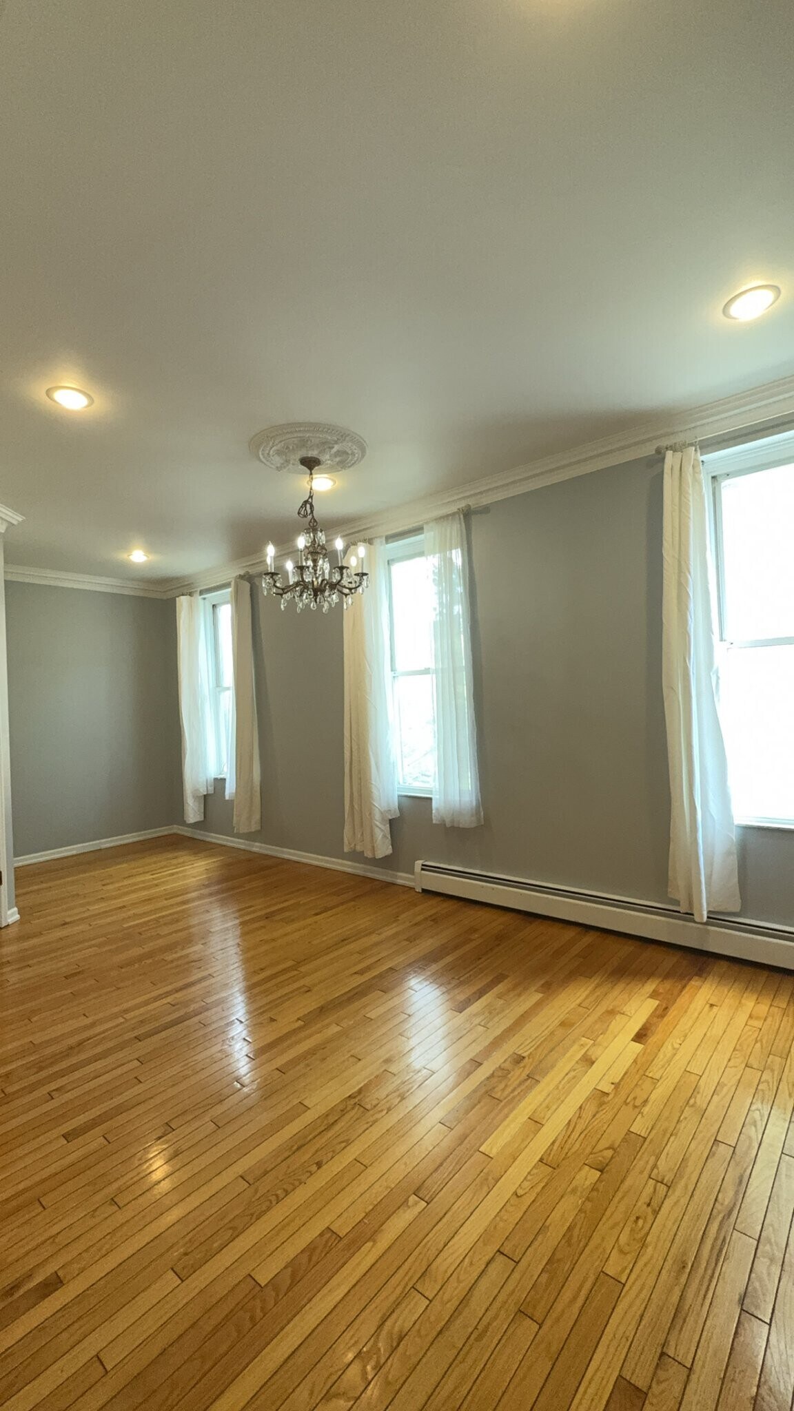 Building Photo - 153 1st St