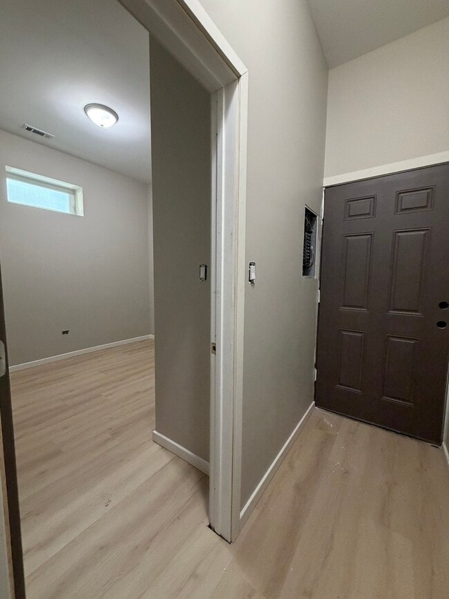 Building Photo - 24 N Pulaski Rd