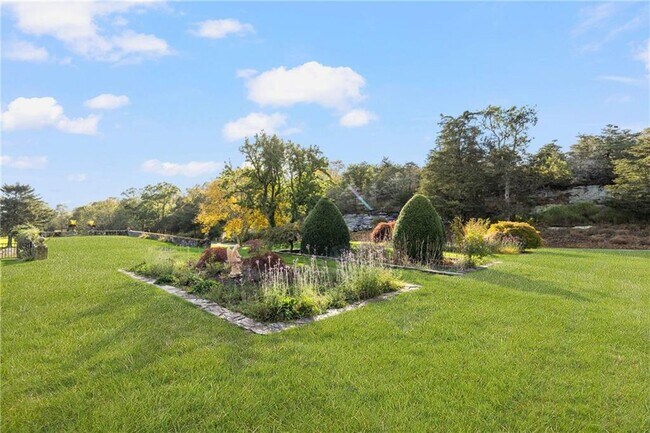 Building Photo - 216 Gray Craig Rd