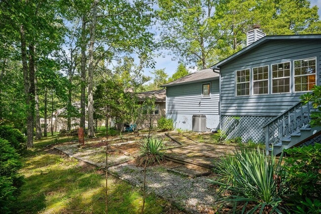 Building Photo - Location, location, location! 3 bedroom / 2 bath remodeled home in the middle of Fairfield Glade ...