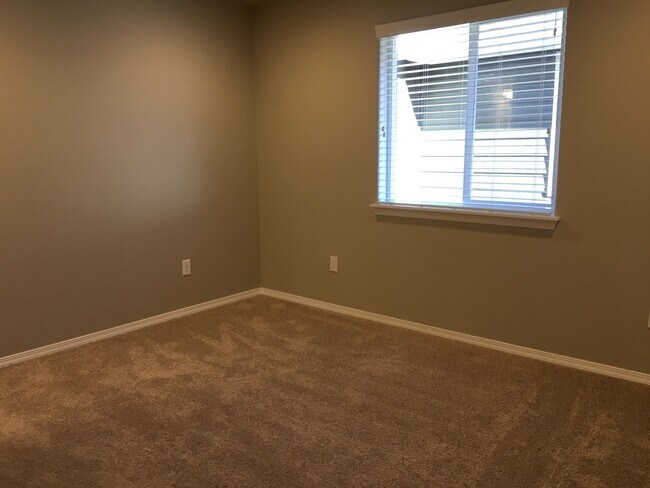 Building Photo - 594 N Trinity Way