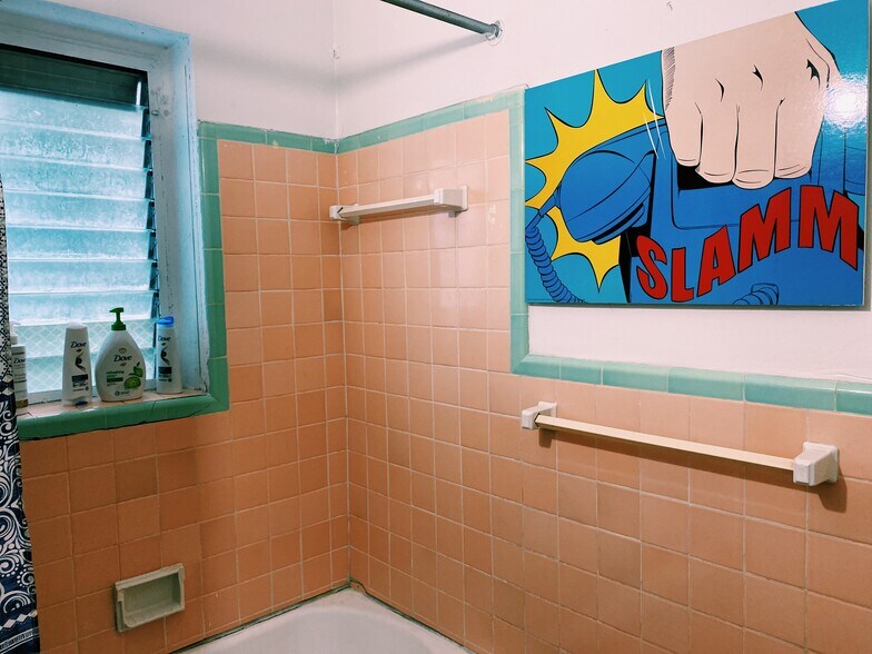 Building Photo - 1245 NW 26th St