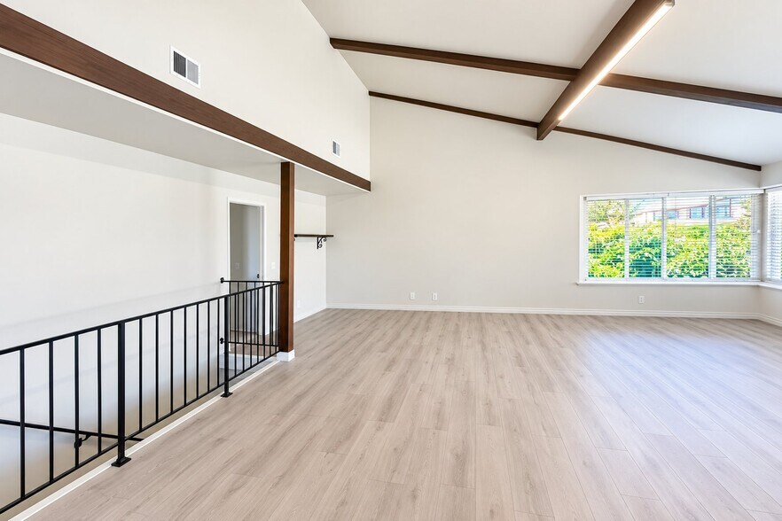 Building Photo - 17880 Gallineta St