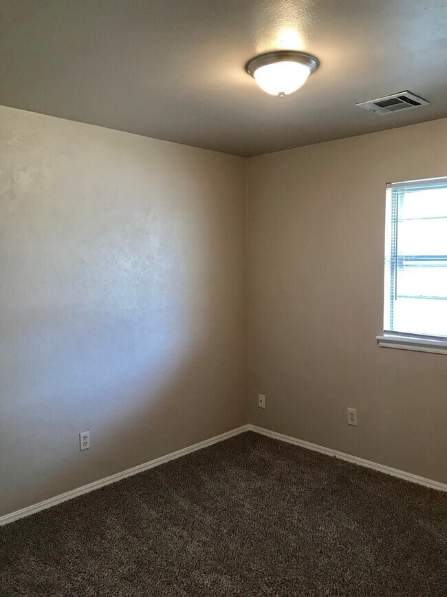 Building Photo - Beautifully Updated Vintage Home!