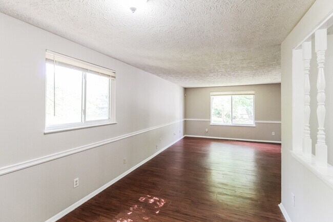 Building Photo - 2130 Scarbrough Dr