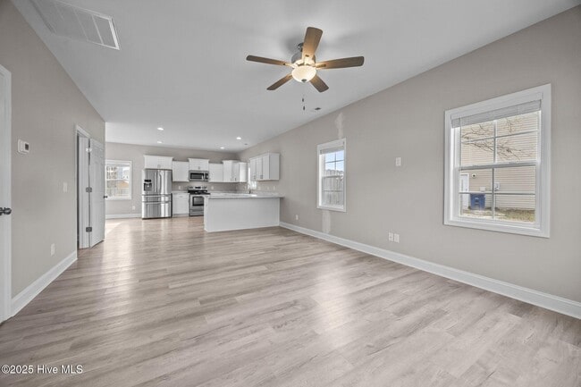Building Photo - 201 Broadleaf Dr
