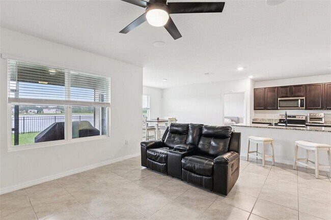 Building Photo - 15825 Mauvewood Ave