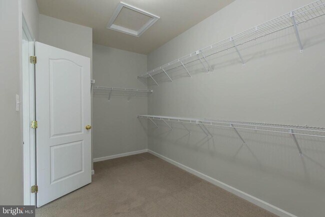 Building Photo - 305 Lewisburg Ln