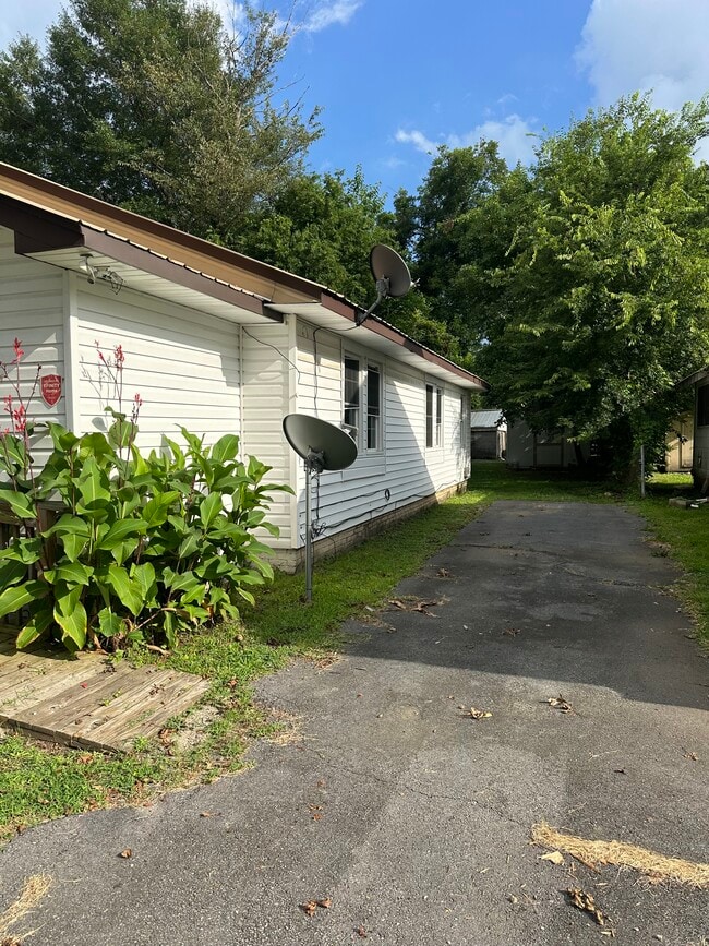 Building Photo - 3106 W Meighan Blvd