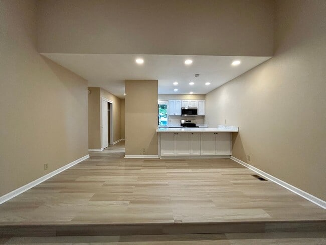 Building Photo - Serene 2 Bed, 2 Bath Updated Hidden Gem!