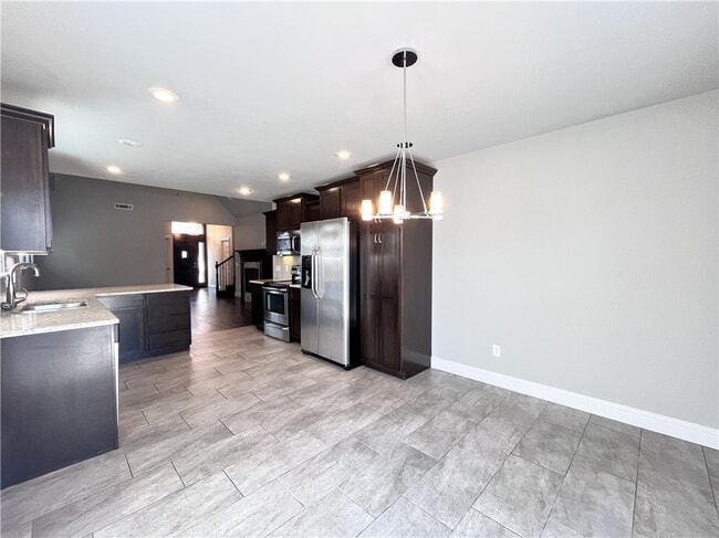 Building Photo - 3214 SW Stonepoint Ave