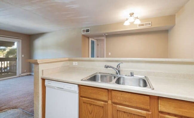 Building Photo - Spacious 1 Bedroom Condo for Rent in Villa...