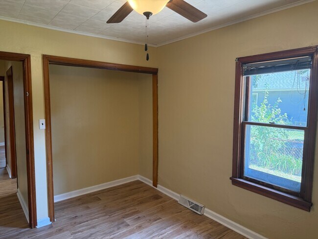 Building Photo - 209 Yates Ave