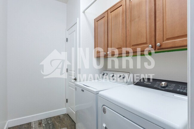 Building Photo - Beautiful Two-Story Home Located in Missio...