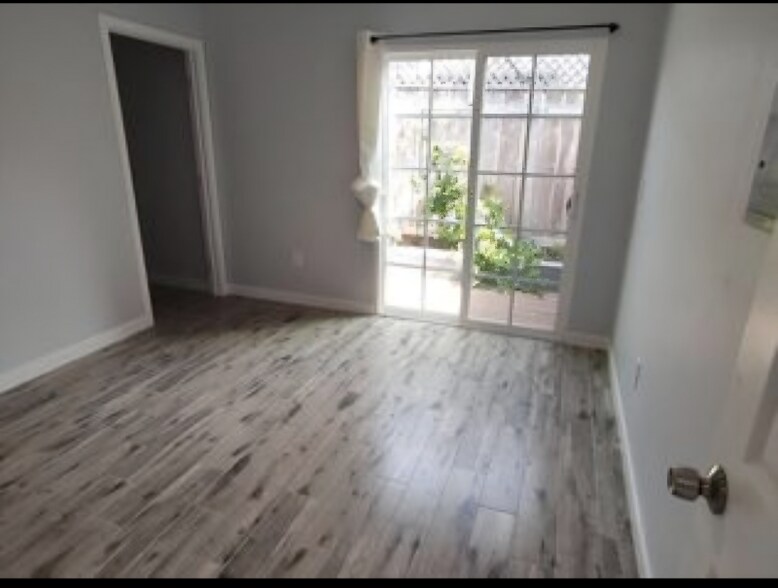Building Photo - 4012 Epanow Ave