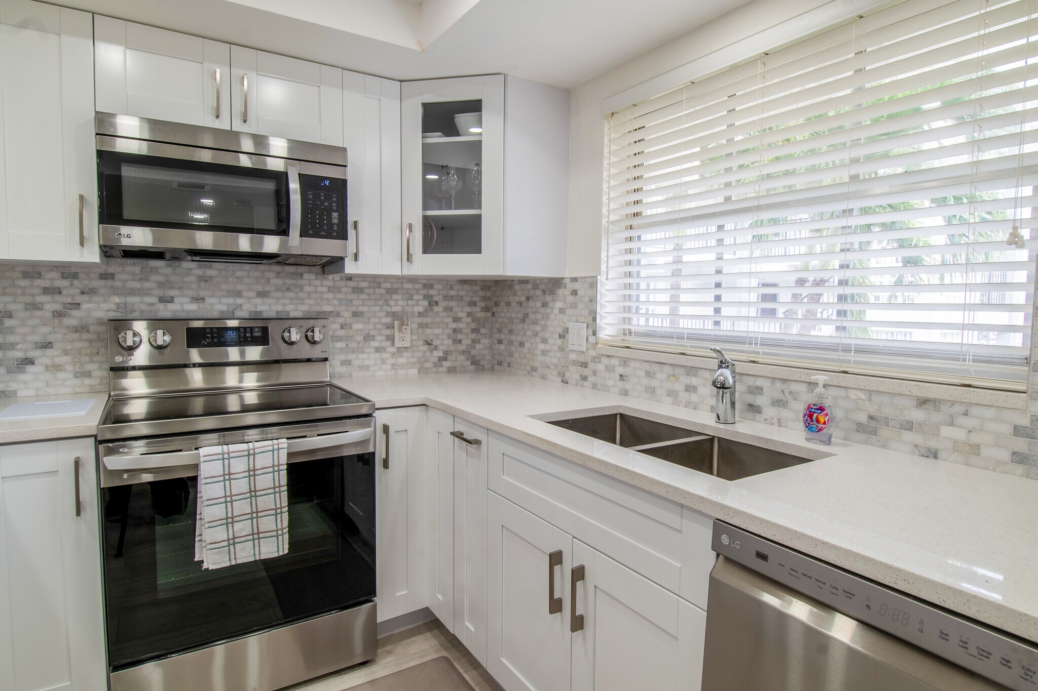 Building Photo - 5 High Point Cir W