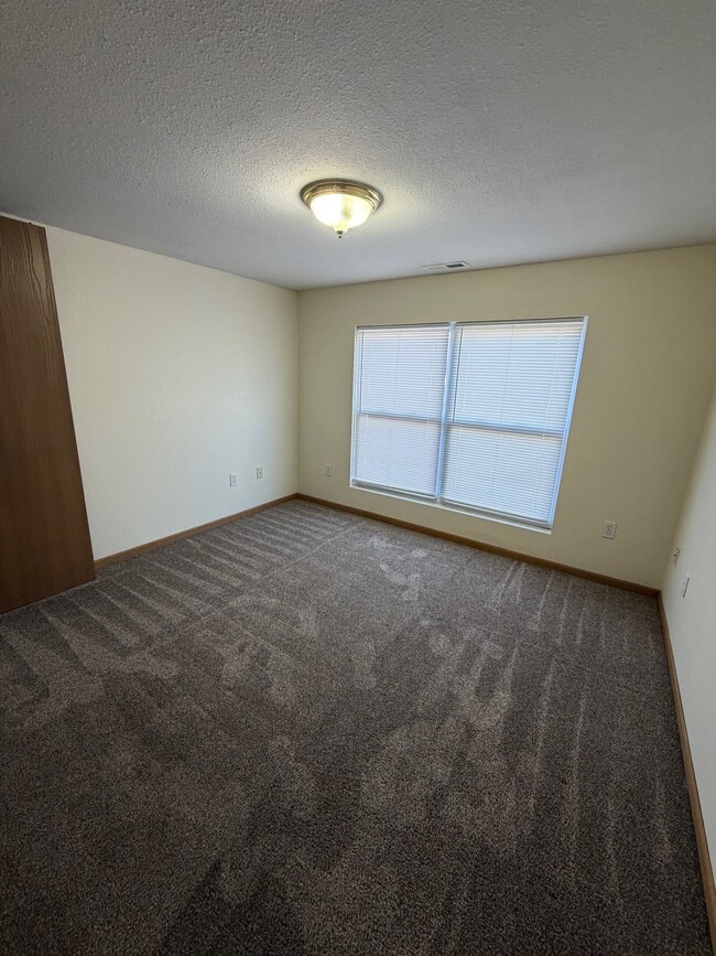 Building Photo - 614 1/2 Broad St