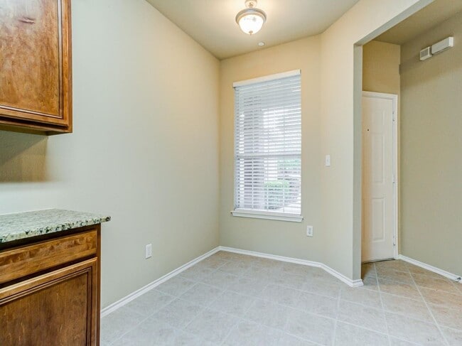 Building Photo - 4528 Sycamore Dr