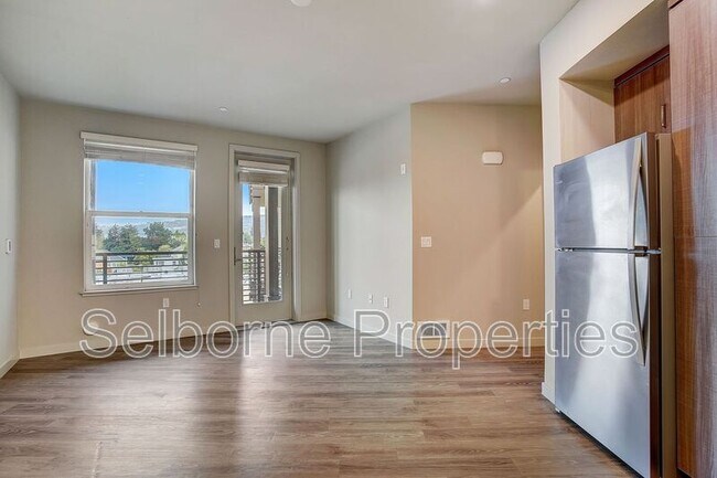 Building Photo - 5239 Claremont Ave