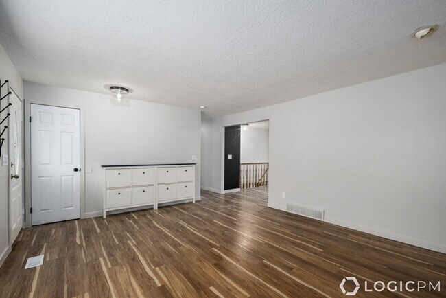 Building Photo - 10328 Countrywood Dr