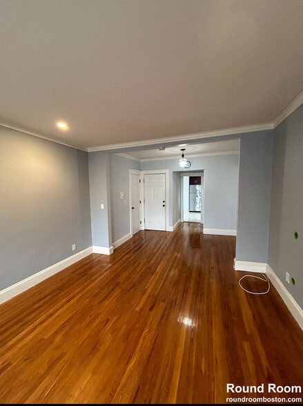 Building Photo - 2035 Commonwealth Ave