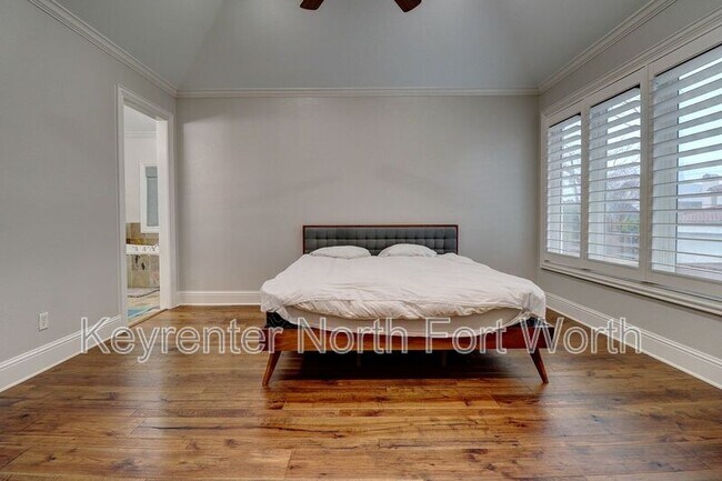 Building Photo - 5606 Pershing Ave