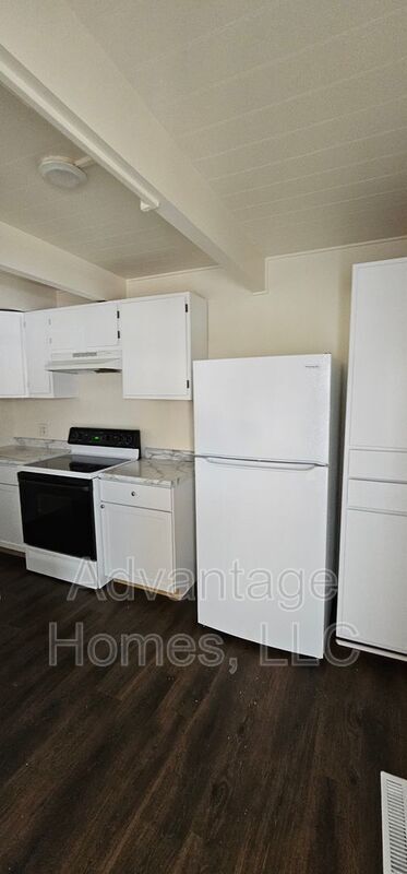 Building Photo - 820 N 70th St