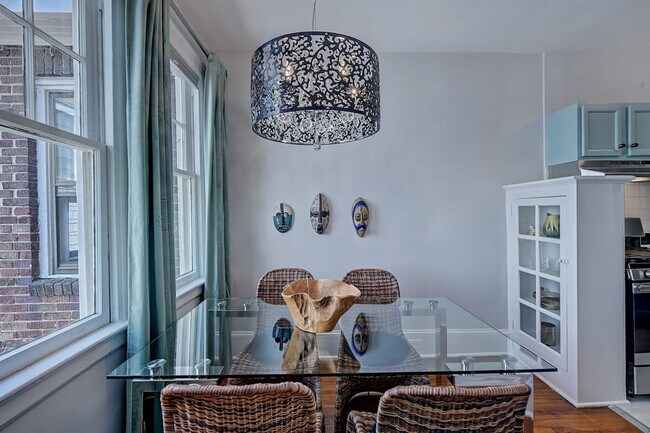 Building Photo - 518 Lamar Ave