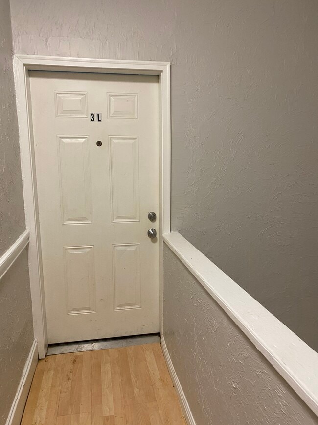 Building Photo - 98 Woodledge St